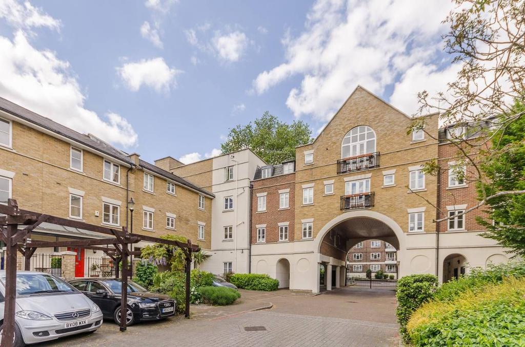 Charles Haller, Tulse Hill, Broorockwell Gate, London, SW2 2YN